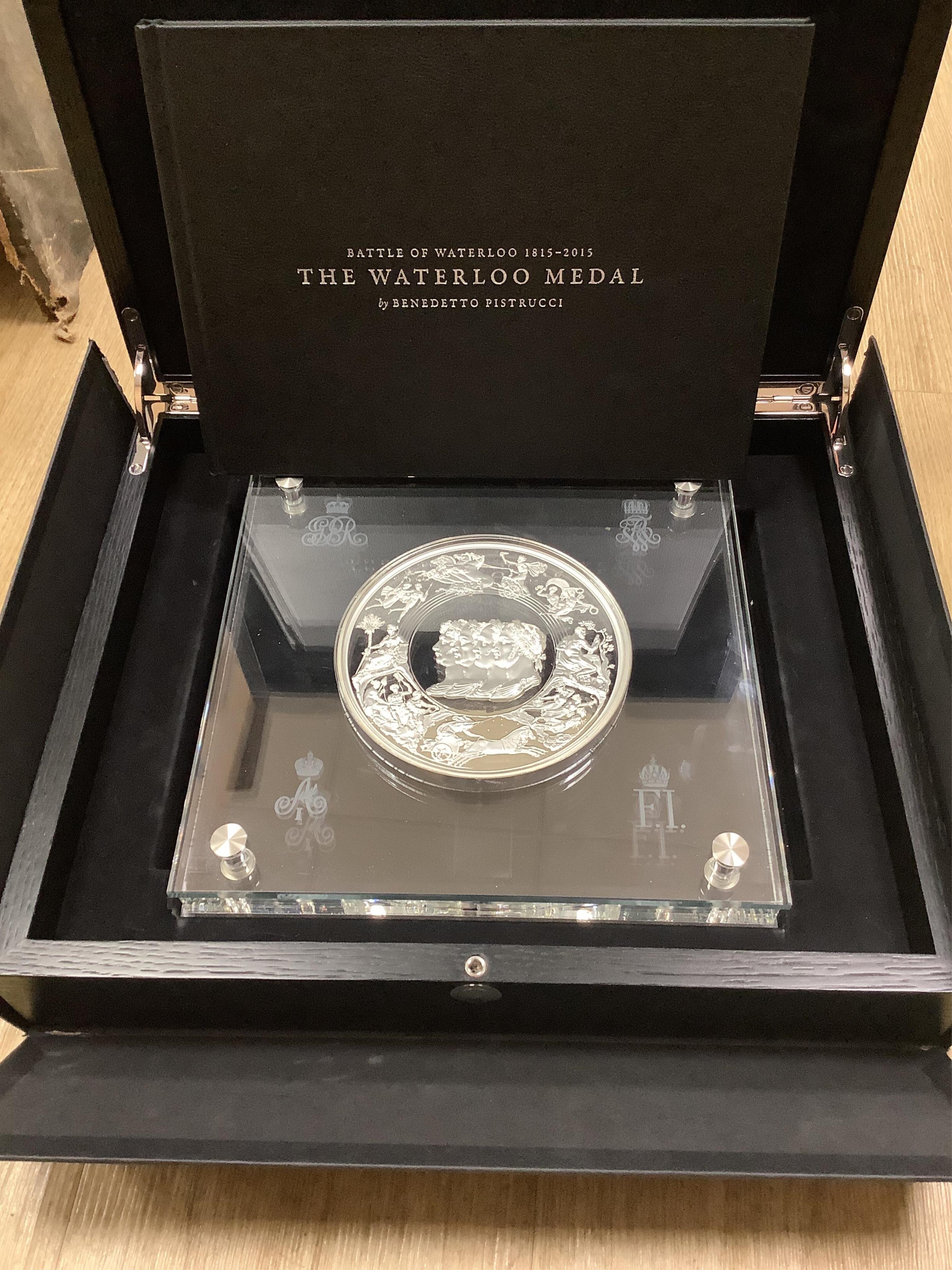 A rare cased commemorative Waterloo proof silver medal, after a design by Benedetto Pistrucci, minted by Worcestershire Medals service, 2014, with booklet, glazed stand, fitted case, certificate and box weighing 2000 gra